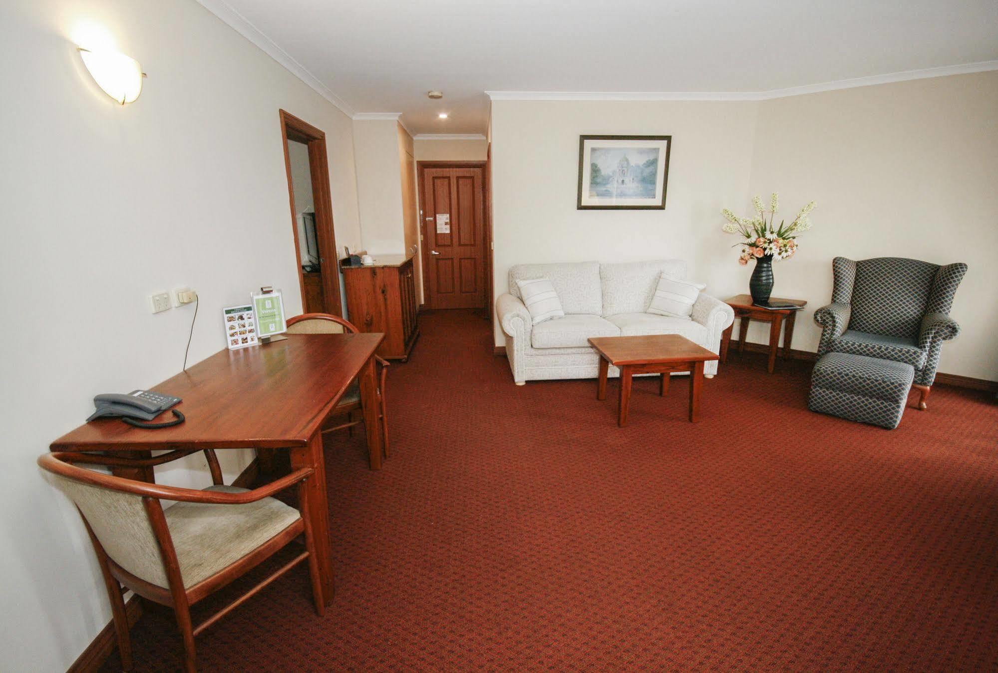 Hotel Gateway On Monash Notting Hill Esterno foto