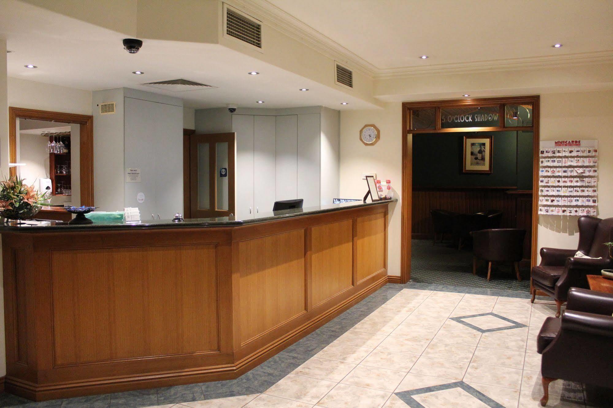 Hotel Gateway On Monash Notting Hill Esterno foto