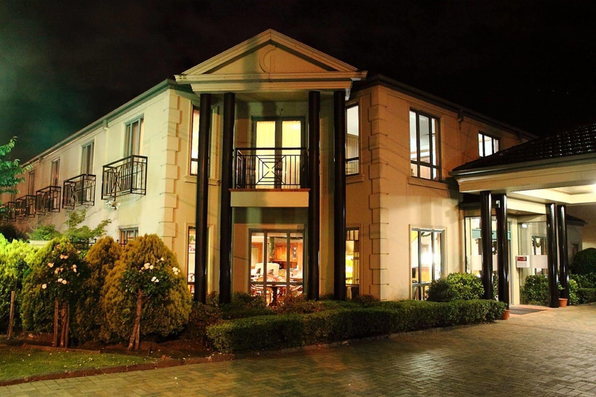 Hotel Gateway On Monash Notting Hill Esterno foto